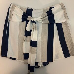 Von Maur White cream and navy striped SKORT with belt detail